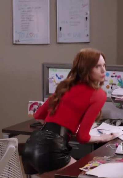 Karen Gillan , nice ass