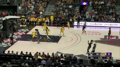 [Highlight] Austin Reaves and Cam Thomas have a little shootout from beyond-the-arc