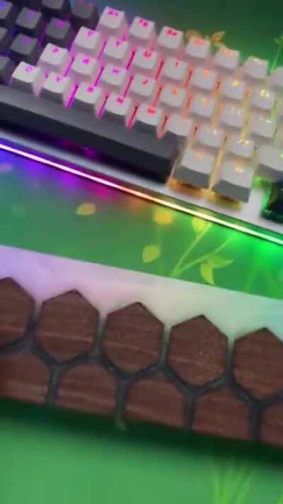 Wrist rest takes the RGB lights