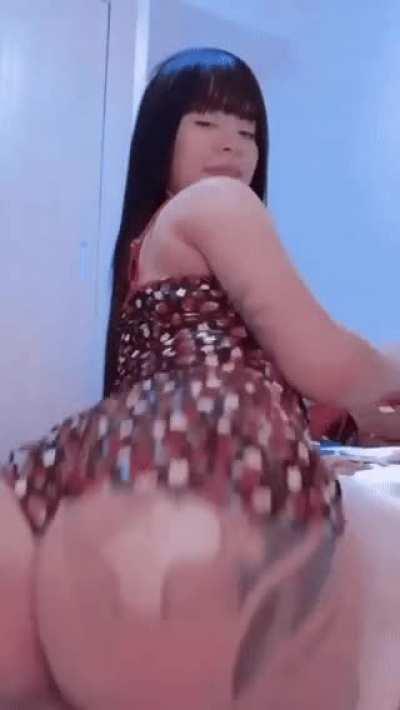 I need sauce for this hypnotizing booty