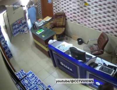 Failed Robbery at Malir city, karachi(Pakistan)