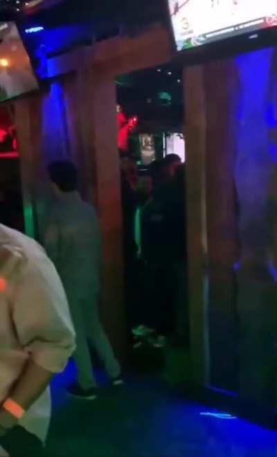 Şu karıyı facial hayal edemiyorum.. El birliği ile hayal edememekten çıkartalım