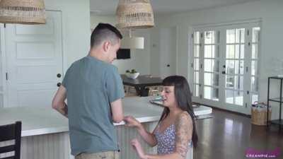 Let Me Make Sure That Cookie Gets Some Icing Stepmom – S1:E5 (Step Porn)