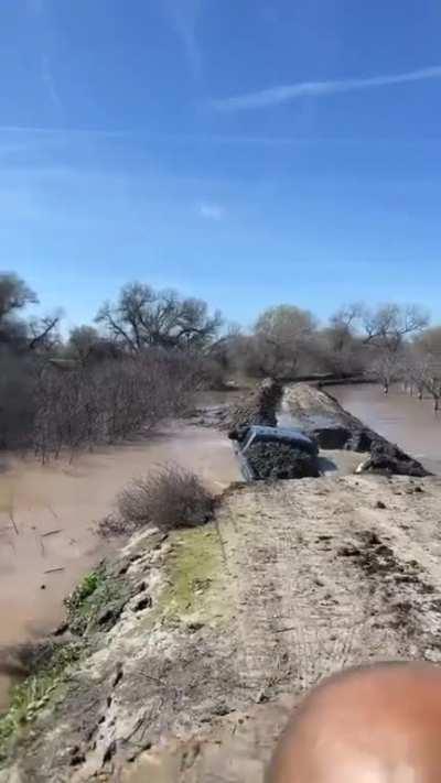 Farmer drives 2 trucks loaded with dirt into levee breach to prevent orchard from being flooded