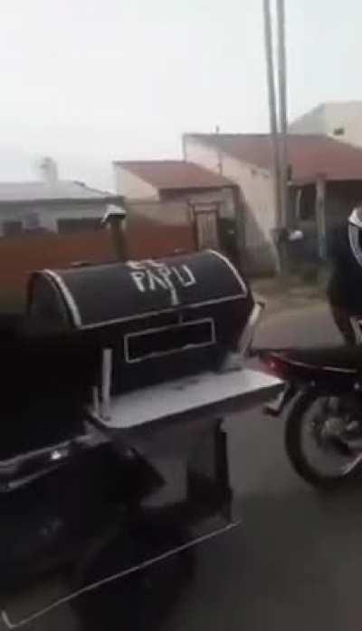 El papu parrilla movil :v🏍️