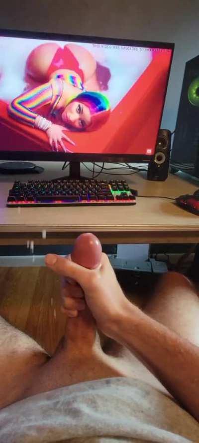 Jerking off to queen nicki