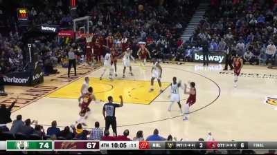 [Highlight] Cedi confuses the defender and hits the huge step back three! Crowd goes crazy!