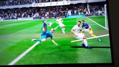 This dude did another level of the hand of god.