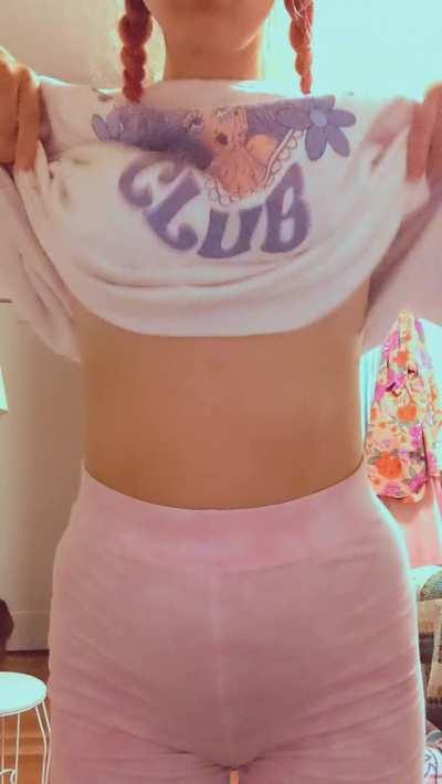 I love a big cozy sweatshirt 💕