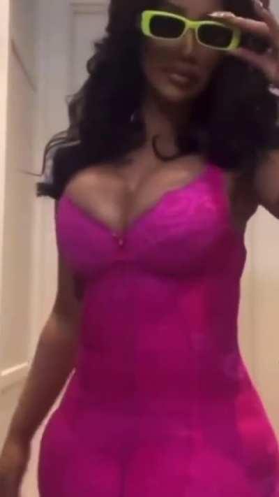 She never fails to get me rock solid 😍