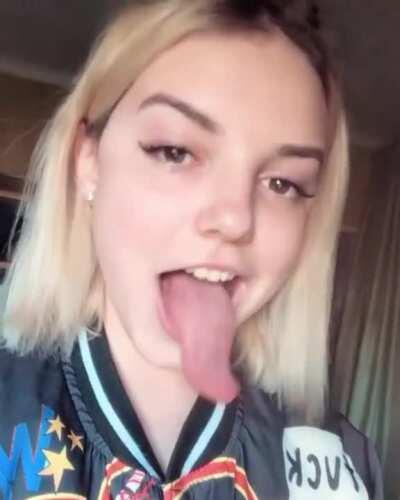 Super Sexy Long Tongue 😛