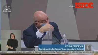 Alessandro Vieira destruindo narrativas bovinas.