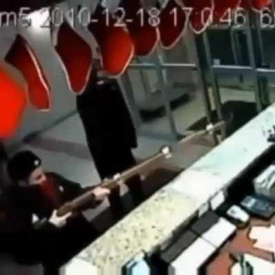 An ordinary bank robbery in 1756