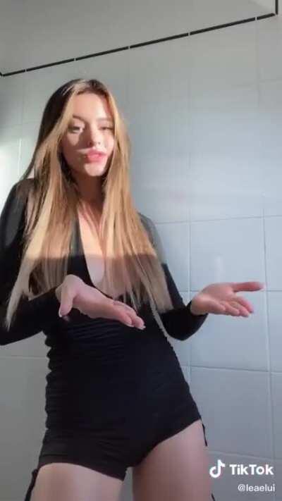 Nice cleavage 😍🤤 Pt.2