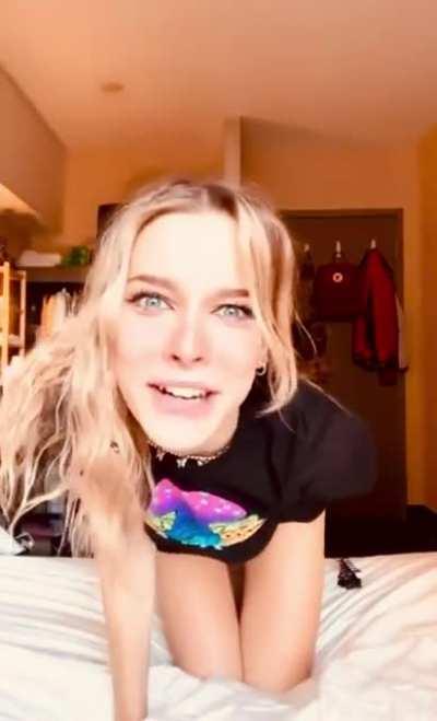 HMC still finished the performance after that poke 😅