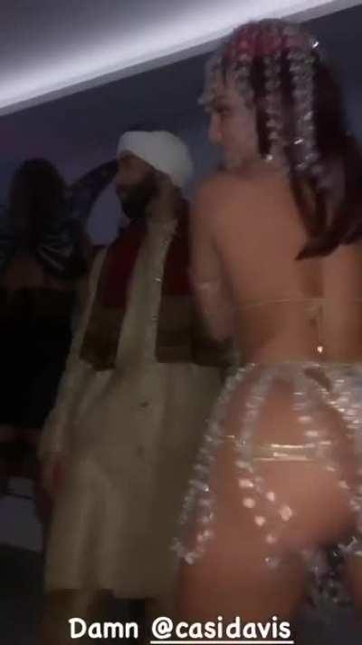 Casi twerking 😍😍 part 1