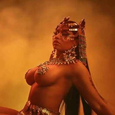 Just recently got my dad into Nicki, now he might be even crazier about her than I am 😳