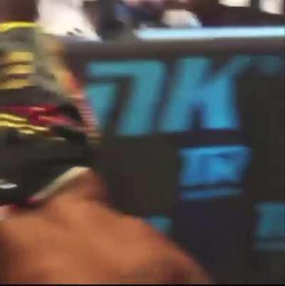 This how Ima do Bruce if he call my momma fat one more time😠