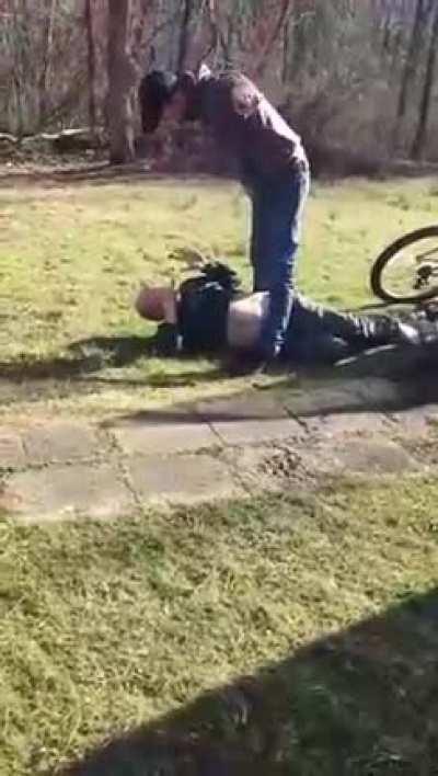 Angry father slaps around a sex offender and gives him a warning.