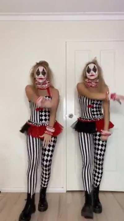 I don't understand how they got the door to appear on one side of the mirror but not the other.