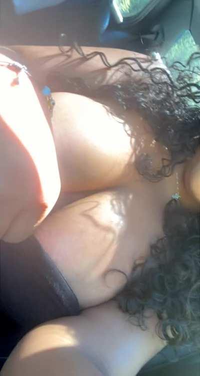 Flashing my tits onto oncoming traffic 🔥