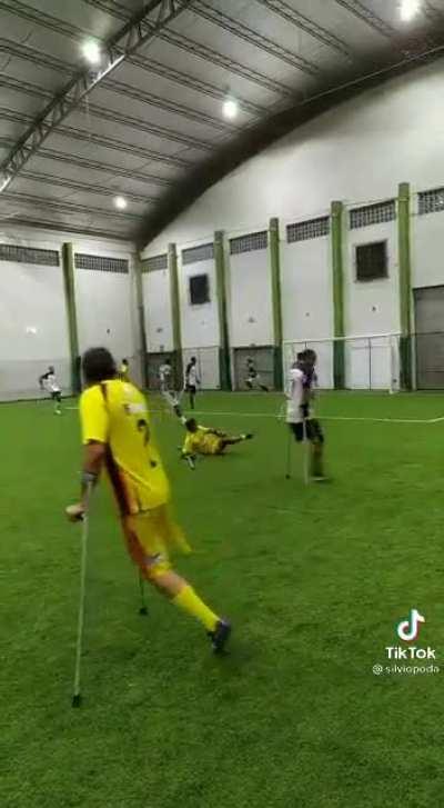 O maluco deu uma PATINETE