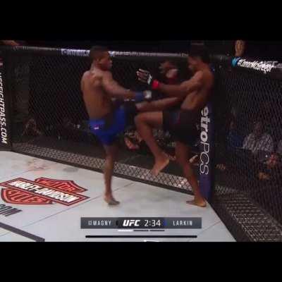 Lorenz Larkin's Demonstrates Muay Thai Teep (front kick) Effectiveness in MMA