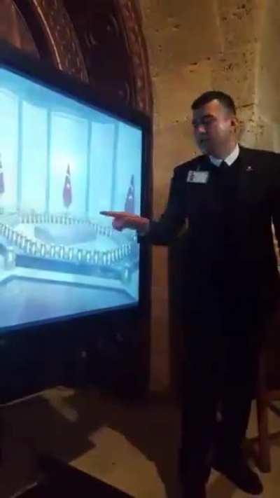 Twitter'da gördüm. İzlerken tüylerim diken diken oldu. Sizin de görmenizi istedim