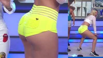 Duelo De Traseros! Ponte Fit Hoy Porn GIF