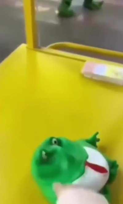 🐸