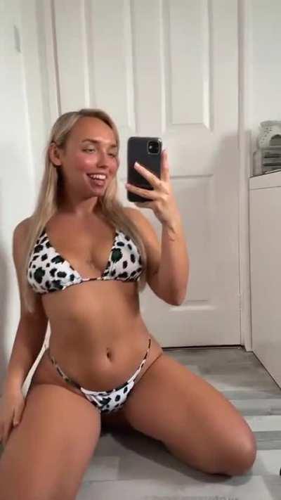 Aria Brooks (@ariabrooksss)