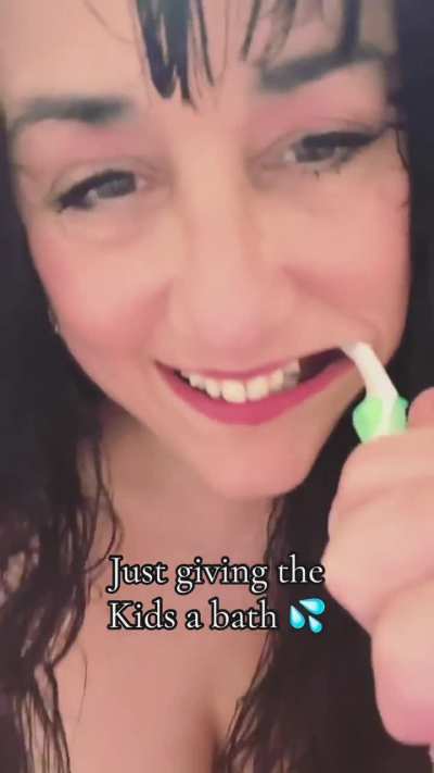 MILFS need to brush too 