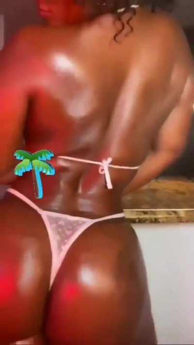 Hot ebony showing off her sexy oiled body