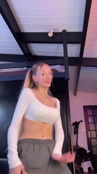 Tits on Display 🥵