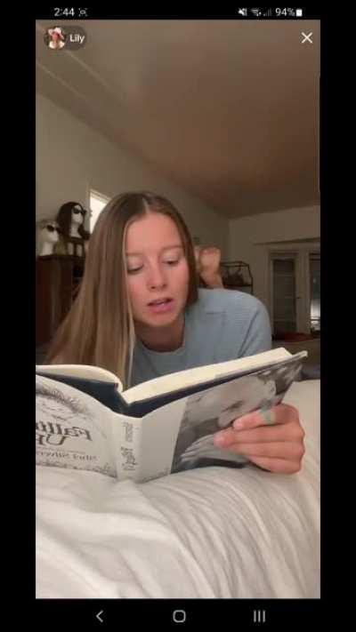 @lilyclaireclaire she started to mute feet ppl and started calling us (ironically) annoying and purposefully started to hide her feet, so she gets posted here. probably be extra careful showing them again so enjoy!