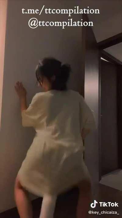 😑Where does the tail attach?