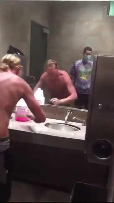 Beats in the bathroom 🥁