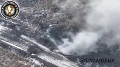 Russian FPV drone attack on Ukrainian soldiers in a trench