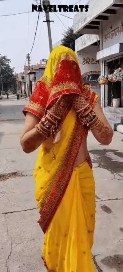 Hot bhabhi navel show