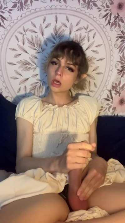 y’all into femboy elf girls? 🧝‍♀️💞