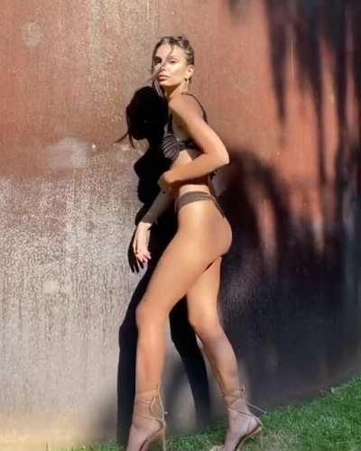 The wonderful Emily Ratajkowski