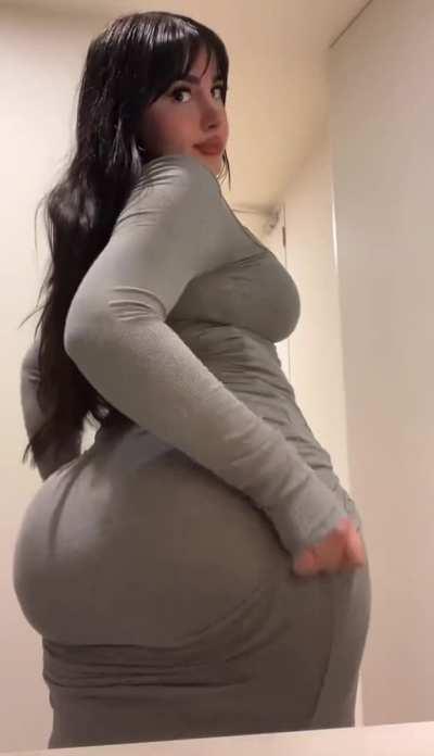 We all familiar with the titty drop. Let's normalize the booty drop 🍑🍑