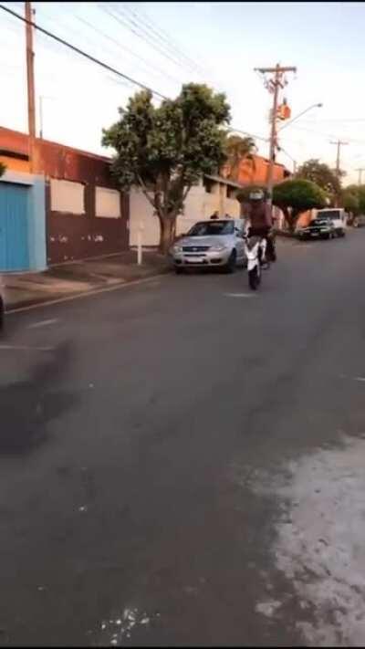 olha o brabo ai muca