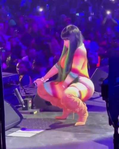 F it. I'm ready to argue. Nicki is a 17/10 woman