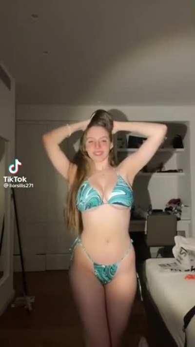 In a spotlight [@liorsilis271]