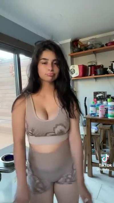 itzsofia__ The jiggle