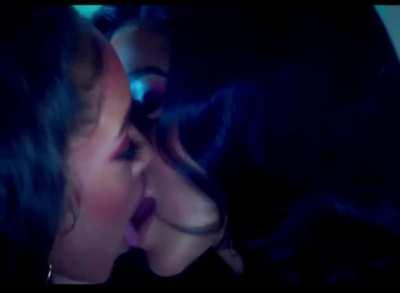 Cardi | arousing kissing