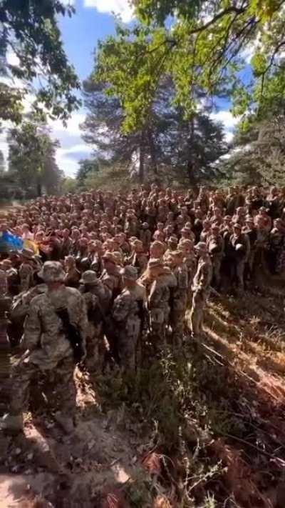 Ukranian soldiers singing together before going on offensive