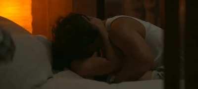 Lizzy Caplan in Fatal Attraction 🔥🔥