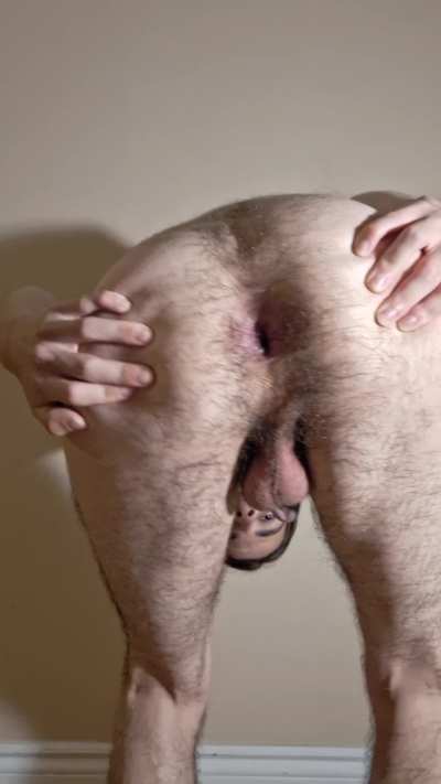 I'm trying to open a bakery but my clothes keep falling off anytime I set foot in a kitchen 😣🥧🍰